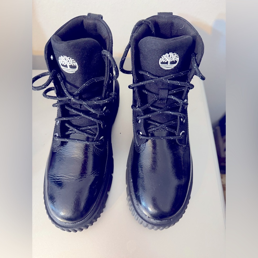 Timberland Black High-Top Boots with Rugged Sole
